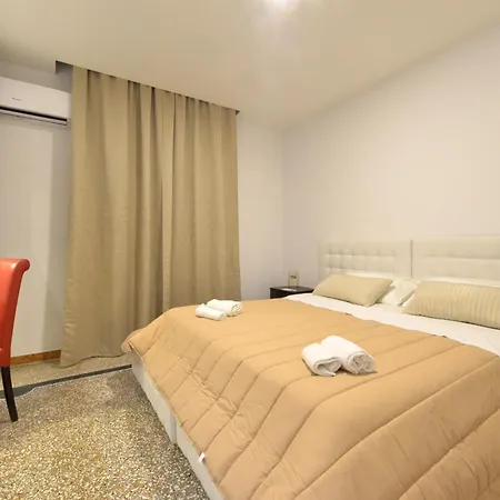 Casa de hóspedes Napoli Central City