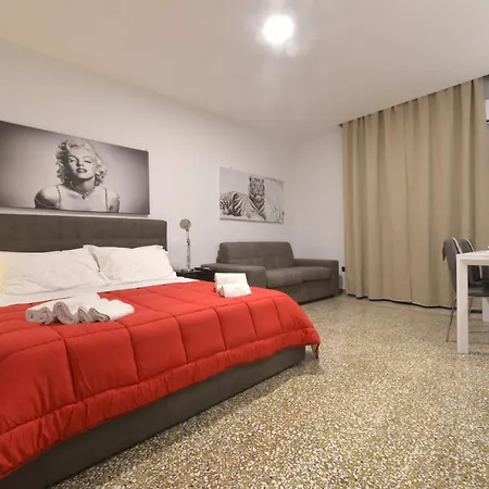 Casa de hóspedes Napoli Central City 4*