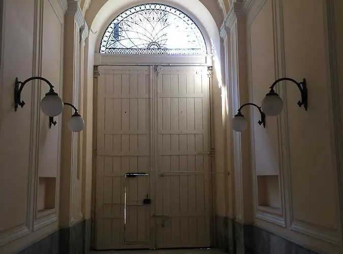 Napoli Central City 게스트하우스 4*